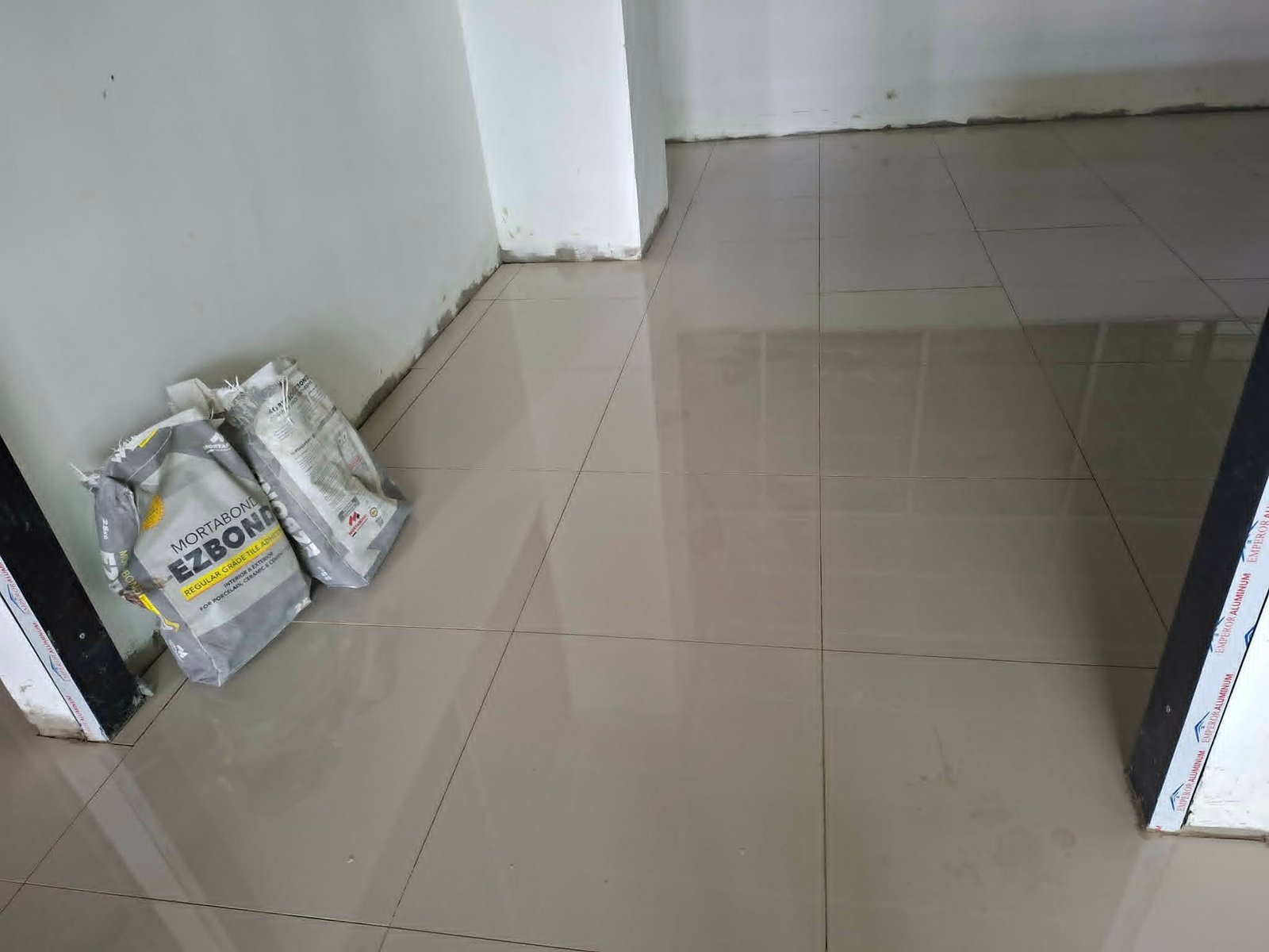 DA Laboratory Bldg. tiling project